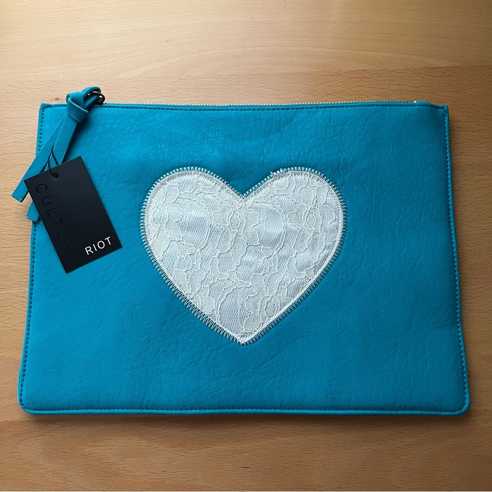 ModCloth Faux Leather Heart Clutch in Teal